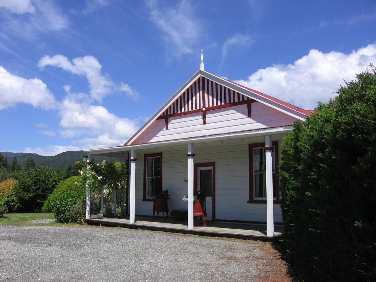 Murrells Grand View House Bed and Breakfast Manapouri Esterno foto