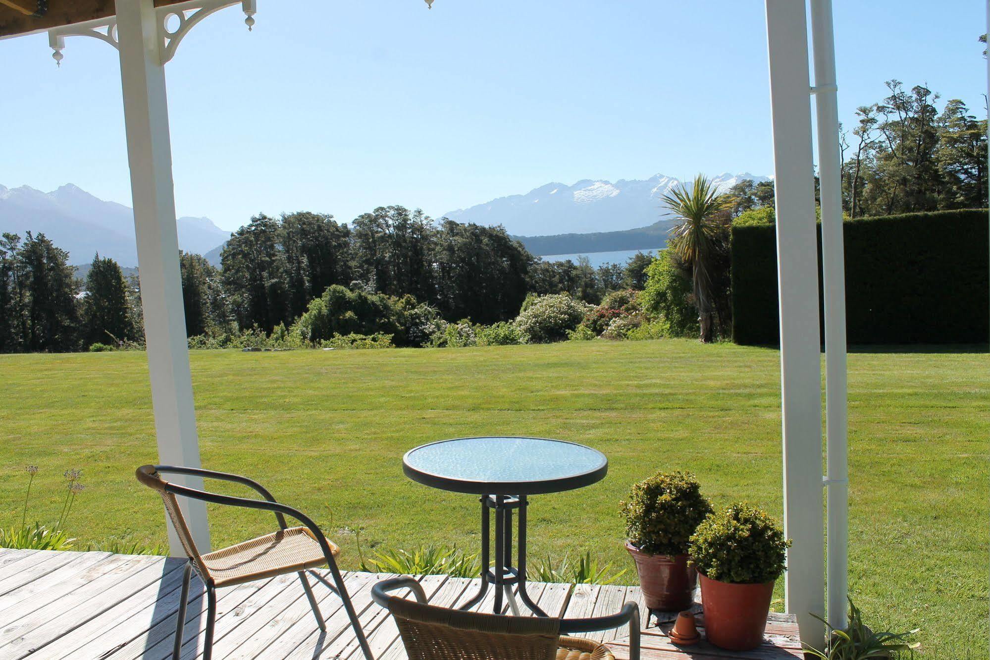 Murrells Grand View House Manapouri Esterno foto